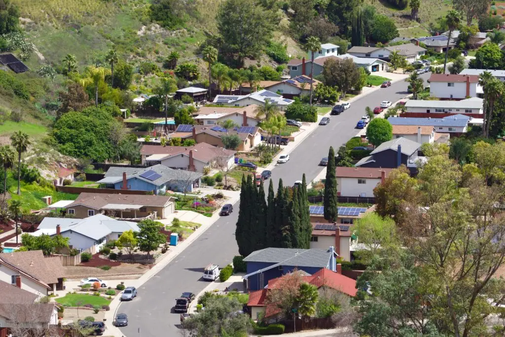 A photo of a HOA community of single family houses