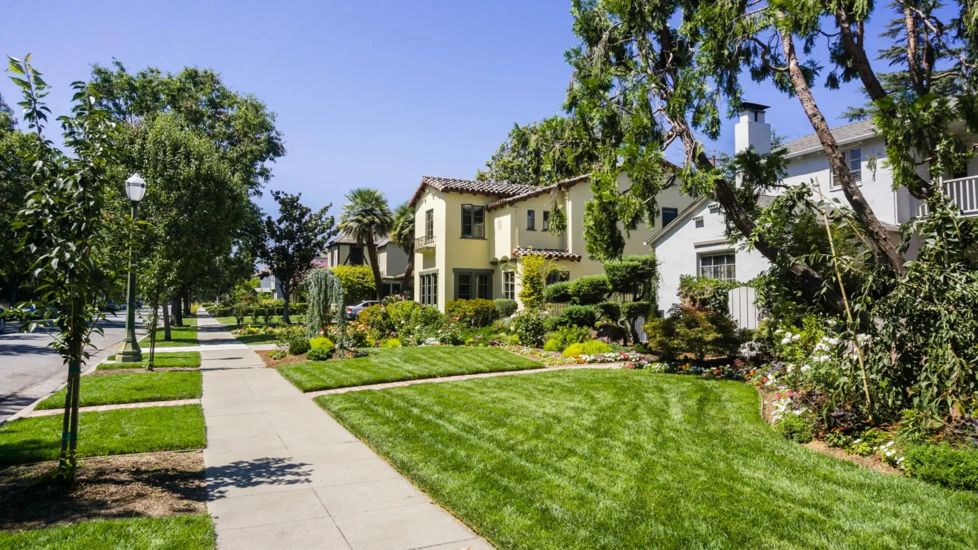 A single family house inside of a HOA community